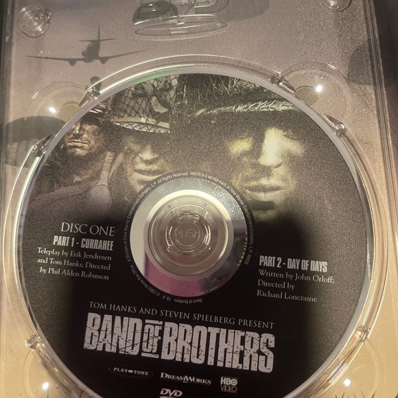 Band of Brothers 10 Episodes 6-Disc Set -Tin Box DVD Bonus Features. - Picture 4 of 10